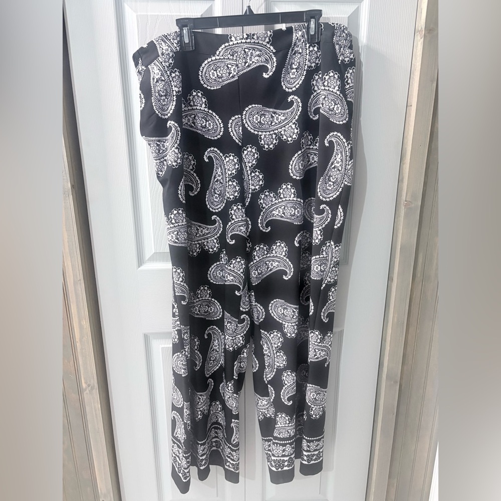 NWOT New York & Company Black&White Paisley wide leg Pants XL waist 21”x33”